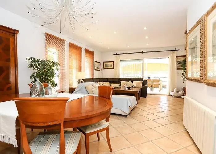 Paquita By Clabao 데니아